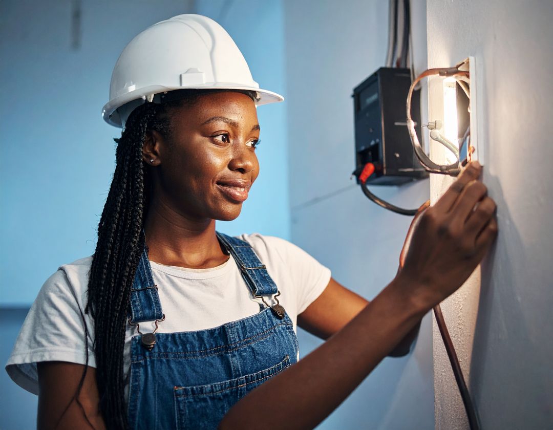 Trade School vs CourseCareers Electrician Course (2026): Cost, Speed, Job Outcomes
