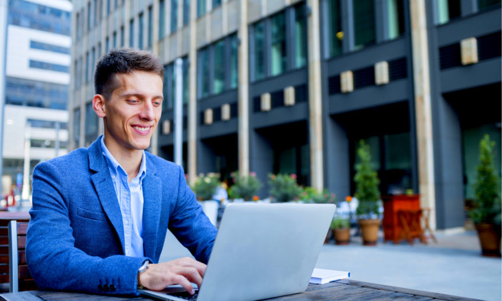 technology sales is a good job that doesn't require a degree